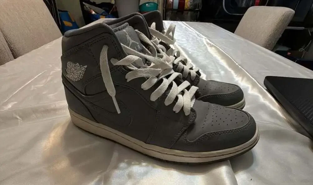 Air Jordan 1 Retro Mid Cool Grey 554724-014 Men's Size 8.5